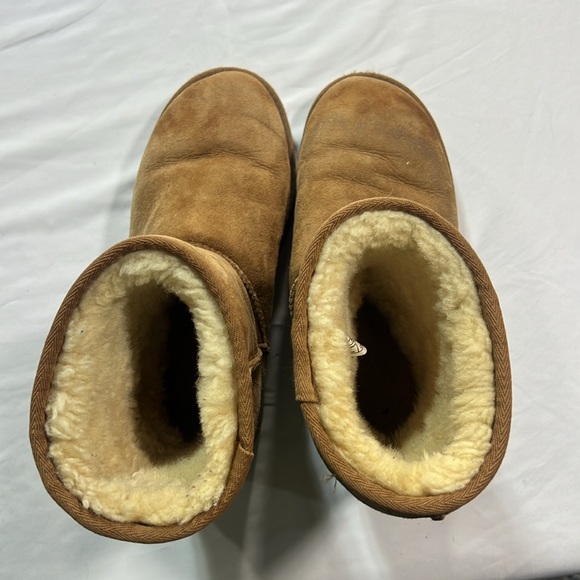 Uggs size 7 - Picture 6 of 7